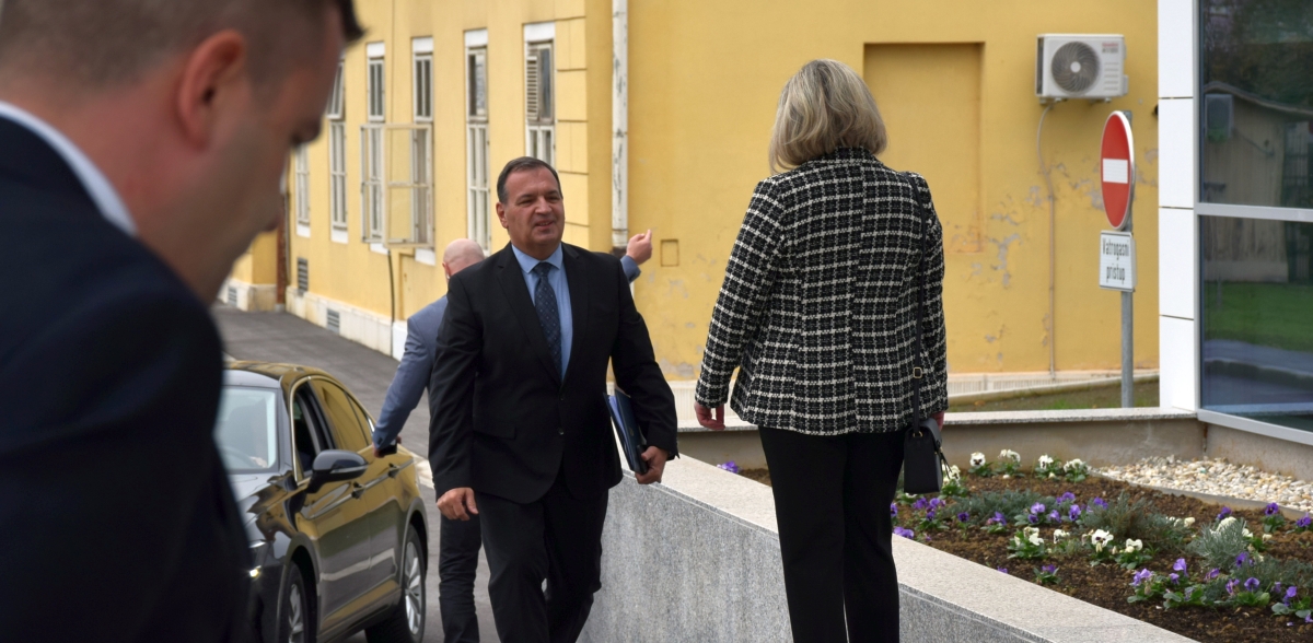 Dobro je dok država plaća dugove, ali kad želi uvesti red, svi su na nogama