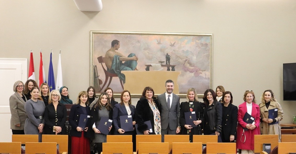 URUČENI UGOVORI PODUZETNICAMA: U 2023. za 40 poduzetnica osigurano 48 tisuća eura