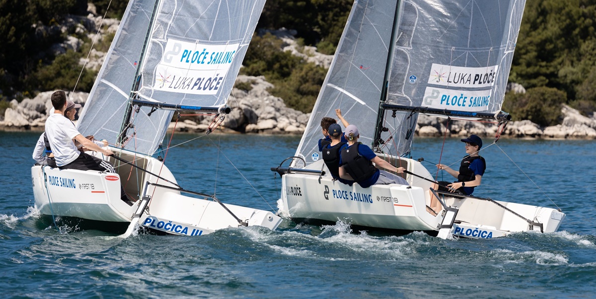 Ploče su izvrsna jedriličarska destinacija, a ovaj klub krenuo je u drukčijem smjeru od ostalih