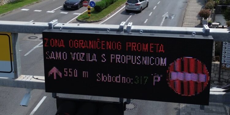 Gradonačelnik Franković objavio koliko dnevno vozila prolazi Zonom posebnog prometnog režima