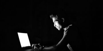 Proruski botovi na Internetu rade za jednog kandidata. Zbog toga su Rumunjskoj izbori poništeni