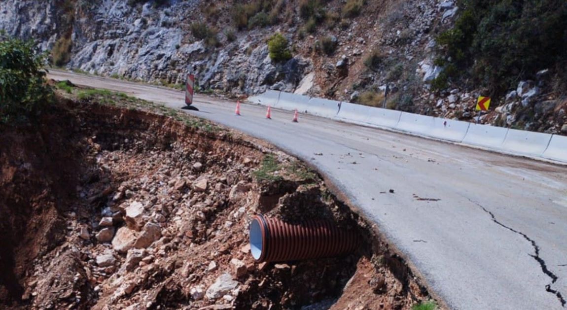 SDP bi prosvjed, gradonačelnica pojma nema, a država će do sezone popraviti cestu koju je odnijela bujica
