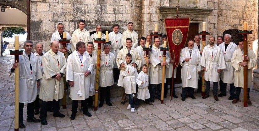 Znate li da je dragocjena relikvija koju bratovština Svih Svetih čuva stoljećima komadić plašta sv. Josipa