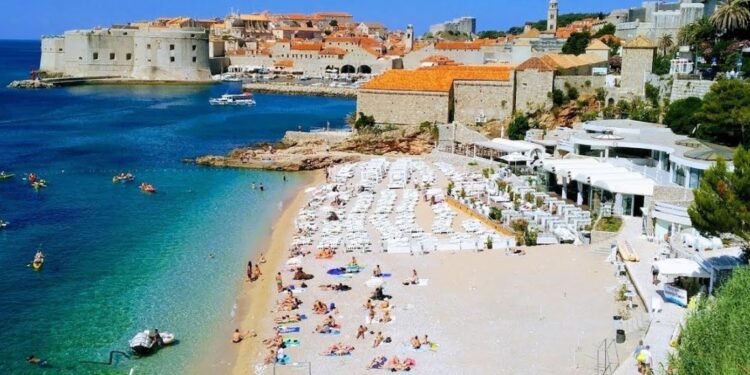 Jučer je more u Dubrovniku bilo najtoplije u Hrvatskoj. Ljeto će biti i više nego pakleno