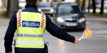 Napušeni majstor recidivist prometnih prekršaja ostao bez auta, a dobio i masnu kaznu