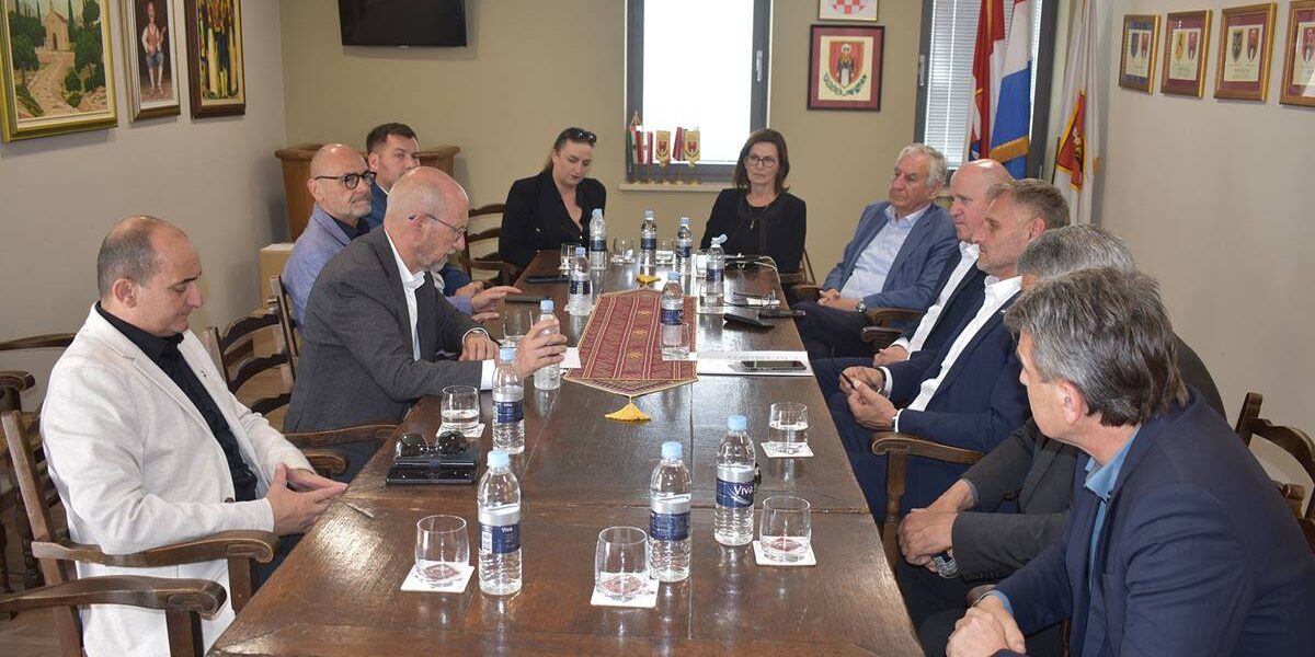 Lasić želi izgradnju brze ceste do graničnog prijelaza, uskoro izgradnja nogostupa i kanalizacije od Zvekovice do Oboda