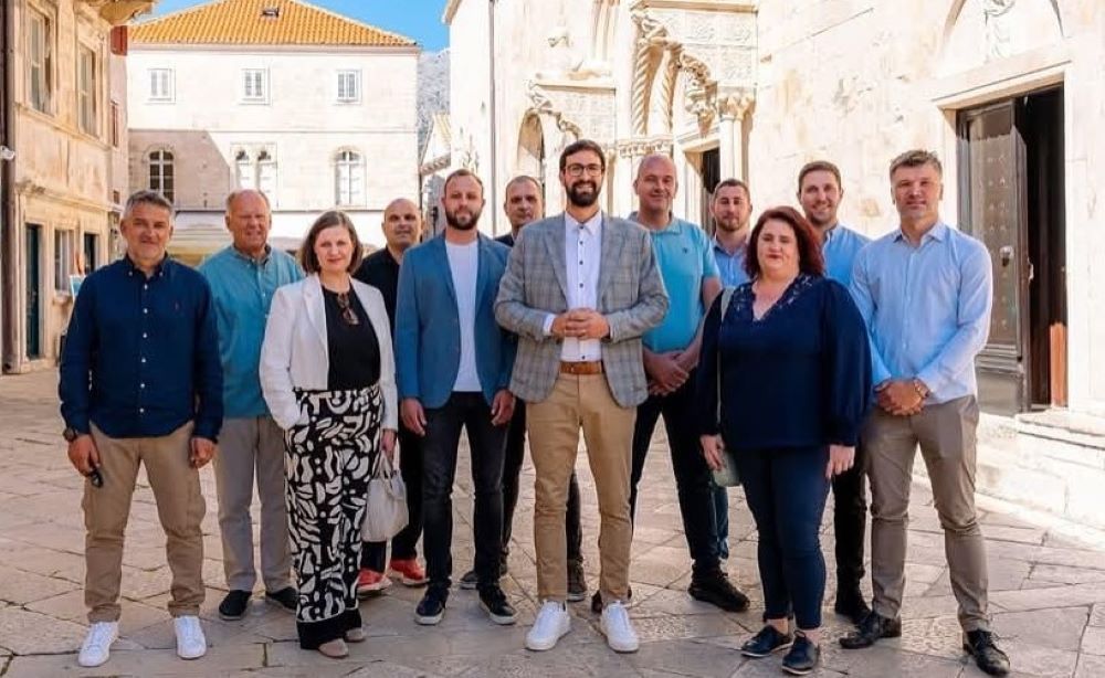 Pobjednik prvog kruga u Korčuli svoju protukandidatkinju u drugom krugu dovodi do ludila