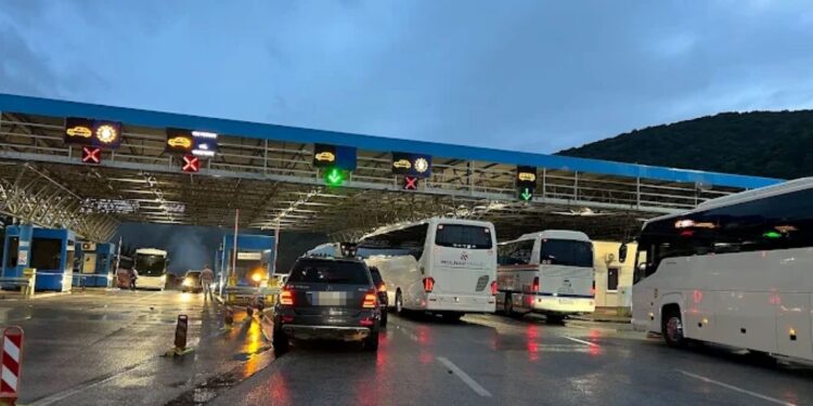 ZBOG GUŽVI: Obećanje države – uskoro sanacija ceste i nova traka do prijelaza Karasovići