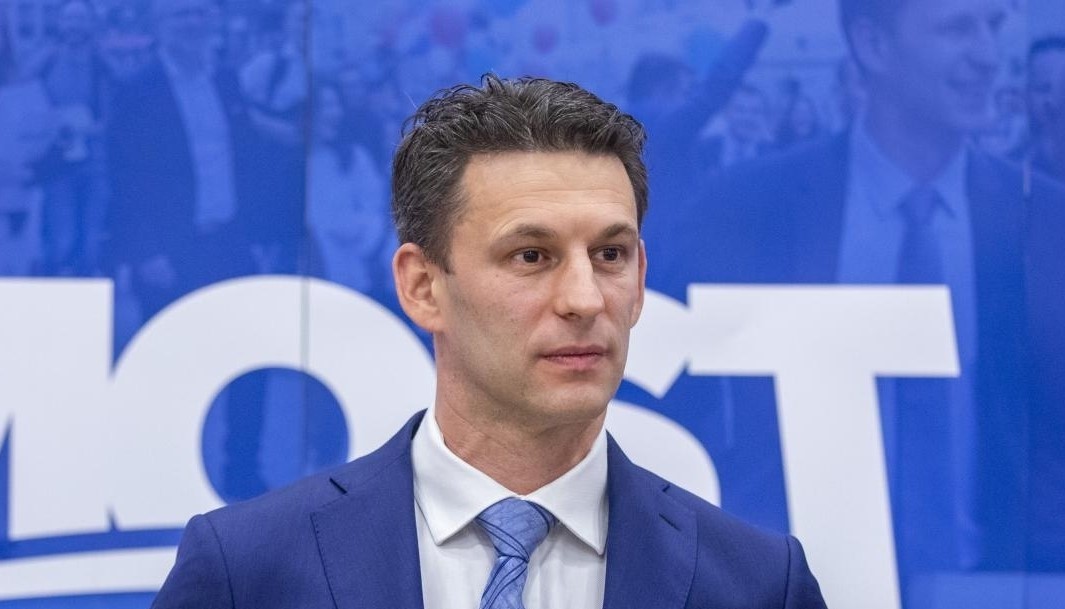 CEBALO O PETROVU: I tako se svake četiri godine pojavi, uvjerava sve kako smo najgori na svijetu i opet nestane...