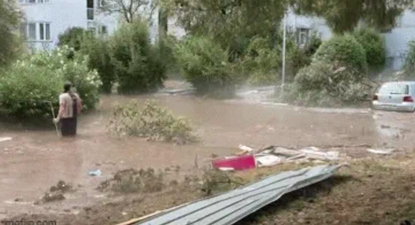 KATASTROFA U NEKOLIKO MINUTA Nema krova na Poljudu, poplavljen Peristil, ima ozlijeđenih