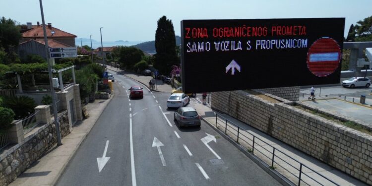 70 izabranih: Pogledajte tko sada smije voziti taksi kroz najstroži centar Dubrovnika!