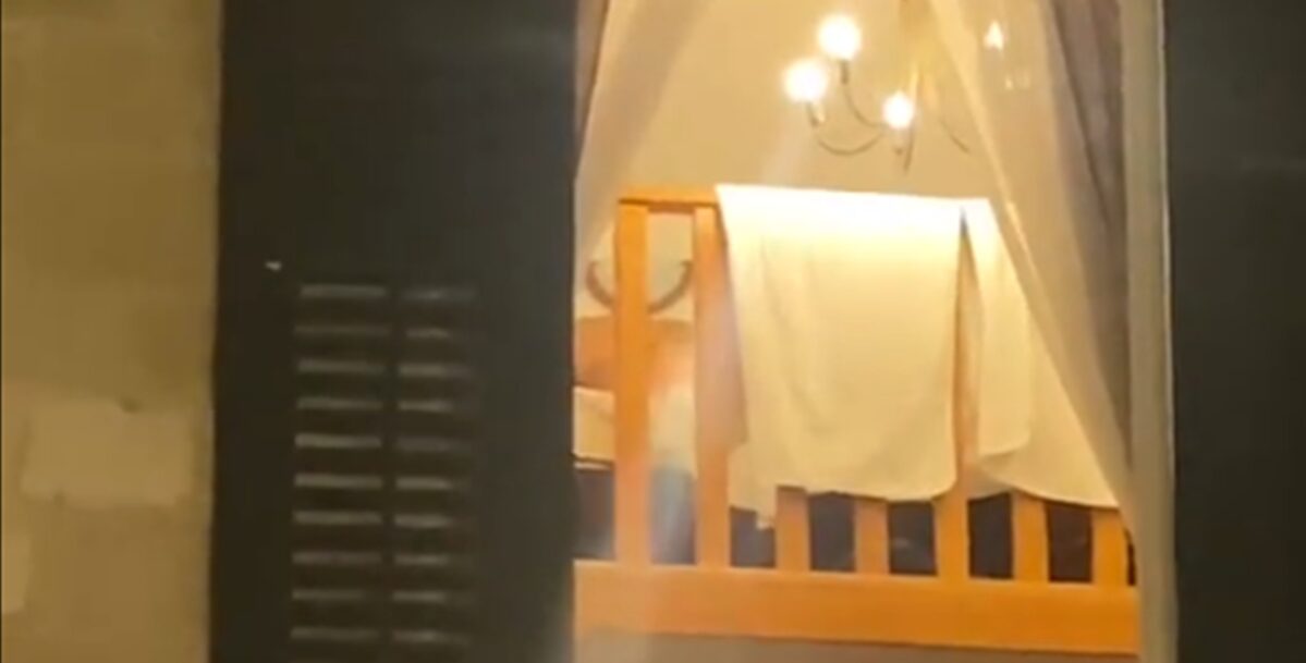 [VIDEO] SIROVE STRASTI: Par u zanosu zaboravio na prozor, akciju gledao ...