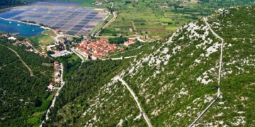 TURISTI BAŠ VOLE ZIDINE Srpanj je negdje oborio rekorde, ali polako, sezona traje i traje…