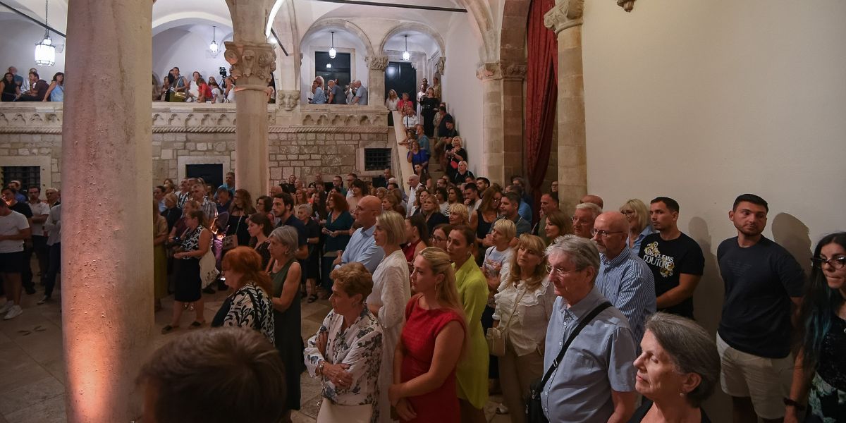 Otvorena izložba o povijesti dubrovačkog tramvaja: “Travanj” ponovno živi u Kneževu dvoru