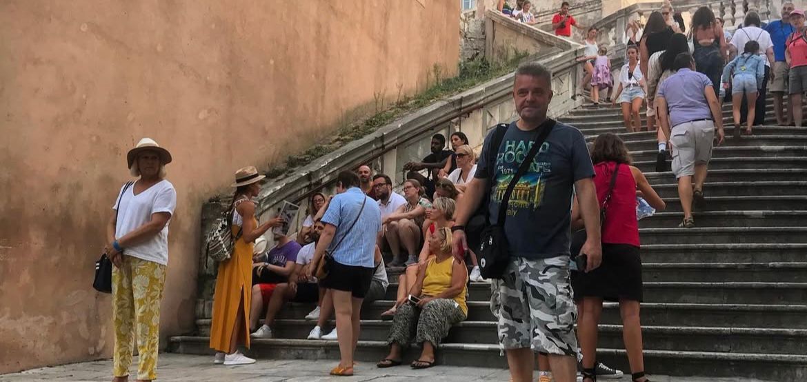 DOSTA JE! Franković najavio red - neće se više moći jesti burek na skalinama i bacati opuške na pod