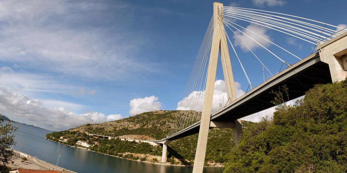 Pronađeno mrtvo muško tjelo ispod mosta u Dubrovniku, policija na terenu