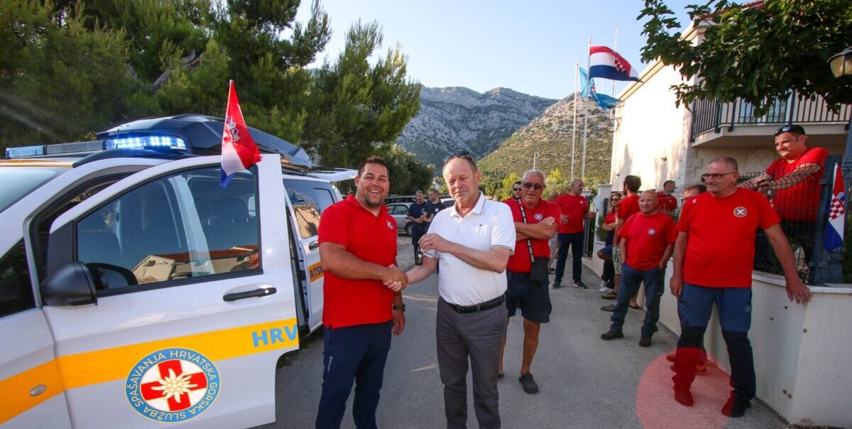 HGSS Orebić dobio novo vozilo - nema cijene koju treba platiti da još brže spašavaju živote!
