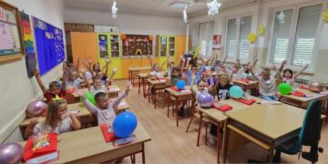 POČELA JE ŠKOLA: Tisuće učenika opet u klupama, ali broj prvašića sve manji i manji