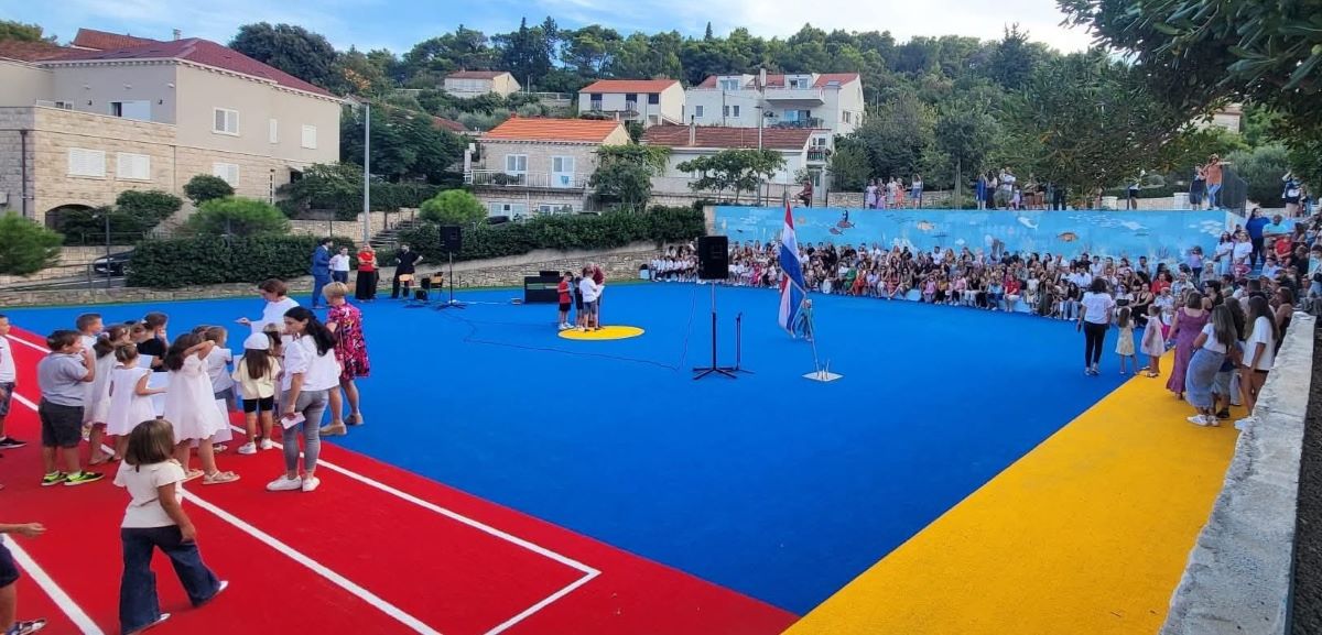 PORUKA RODITELJIMA: Pustite djecu da se vesele i smiju, ali i da tuguju i budu razočarani