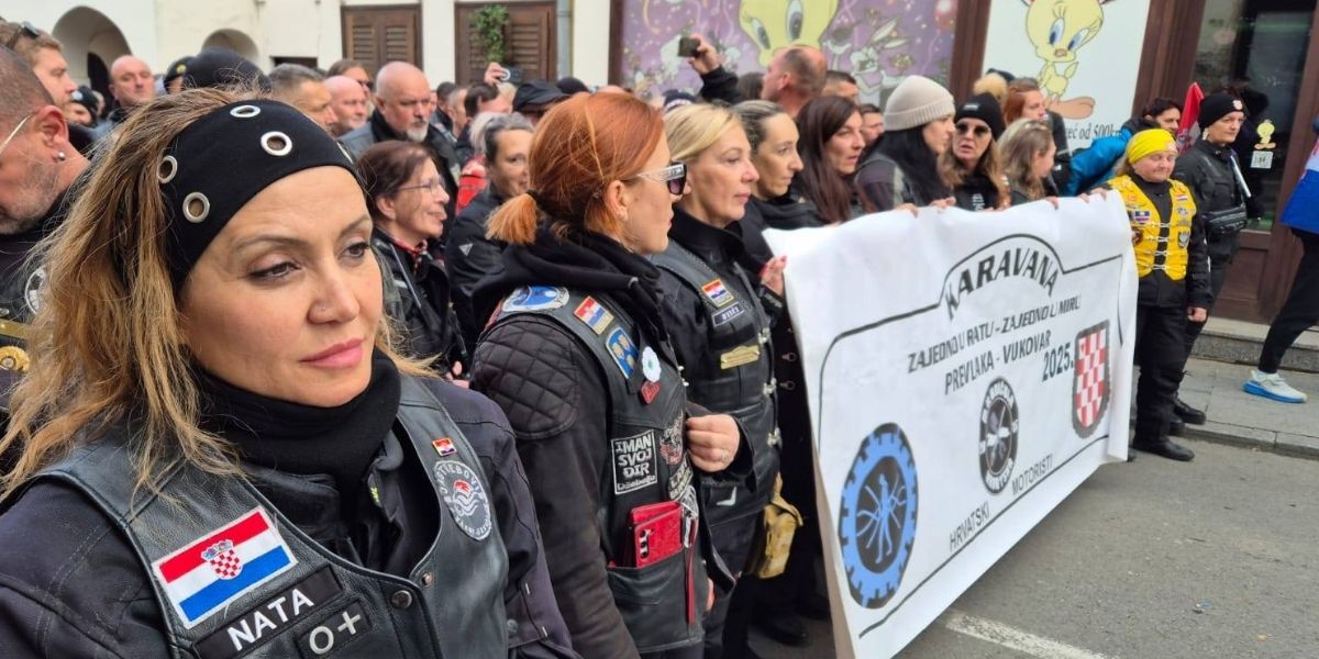 Kao što su Kolonu predvodile braniteljice, Karavanu s transparentima su predvodile bajkerice