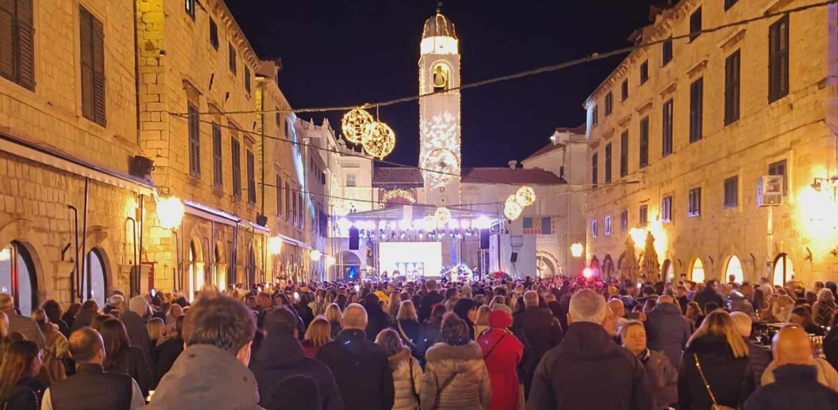 ADVENT U GRADU 2026. Donosimo cijeli program, evo tko će nas sve zabavljati na Stradunu