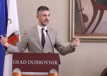 Franković: Nije prvi put da se gradonačelnicima Dubrovnika nudi stan za uslugu. Samo je jedno pitanje…