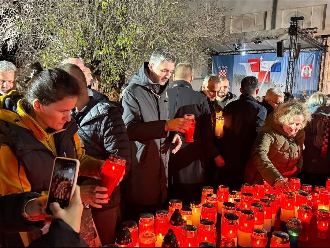 Dubrovačko izaslanstvo u Vukovaru, Franković položio vijenac i pomolio se za poginule