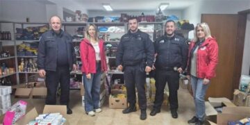 KAKVA GESTA: Policijski službenici iz Ploča donirali hranu korisnicima Crvenog križa