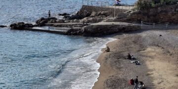 Baš kao godinama prije, brojni kupači Božić slave u – moru!