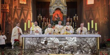 Prva misa nadbiskupa Kutleše u katedrali, istinska obnova se ne čini ‘krpanjem’