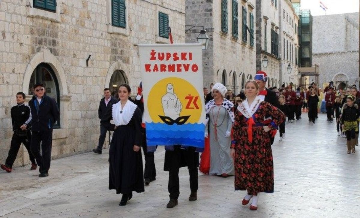 Ništa od Župskog karnevala na Stradunu, kiša je sve pokvarila