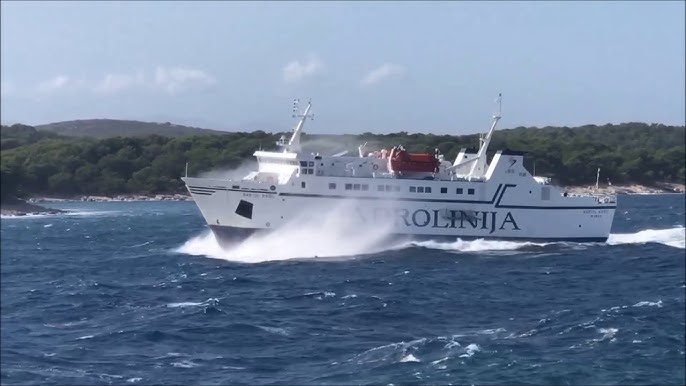 Problemi u pomorskom prometu zbog jakog vjetra: dio linija u prekidu, jedna ponovno uspostavljena