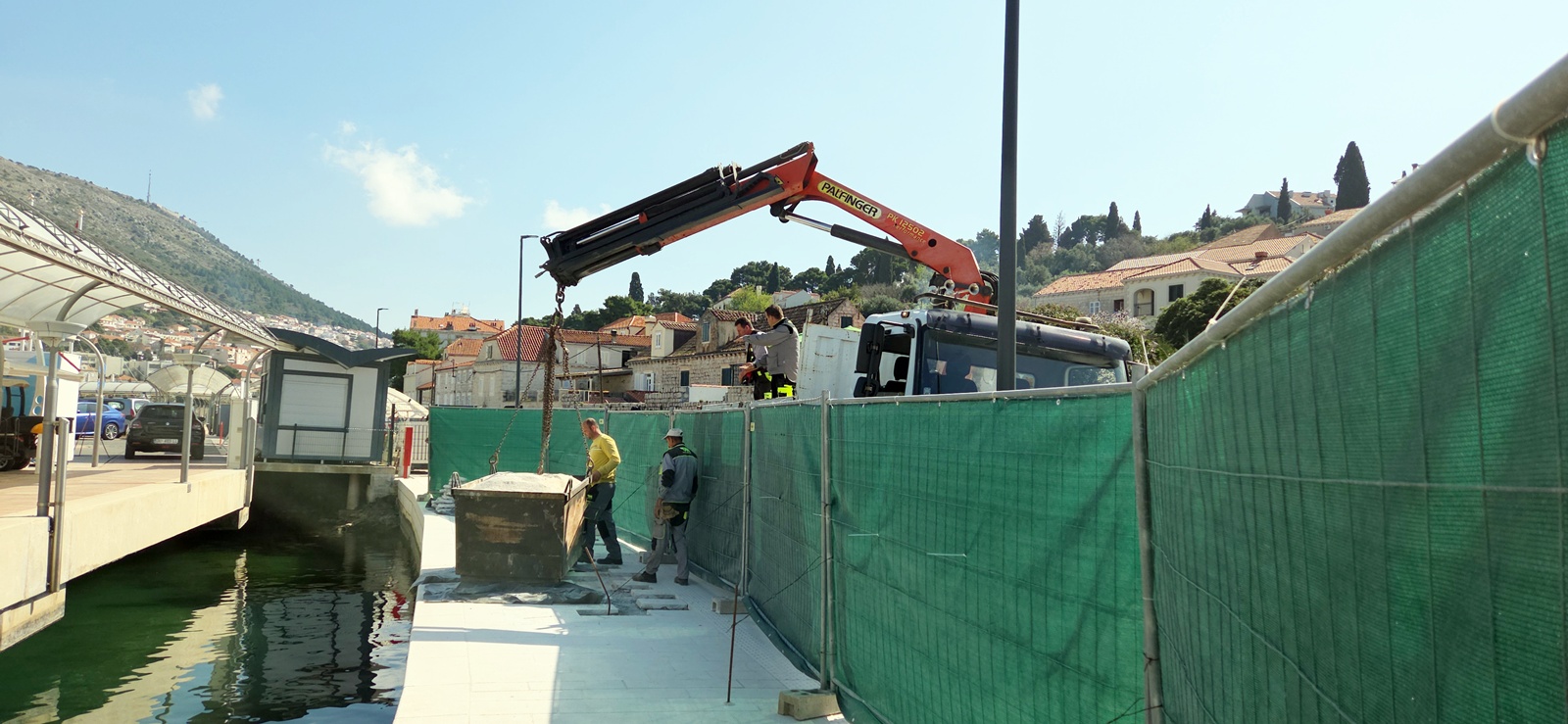 Najavljena sanacija šetnice na Lapadskoj obali. Pukotina se širi, jamstveni rok je na snazi