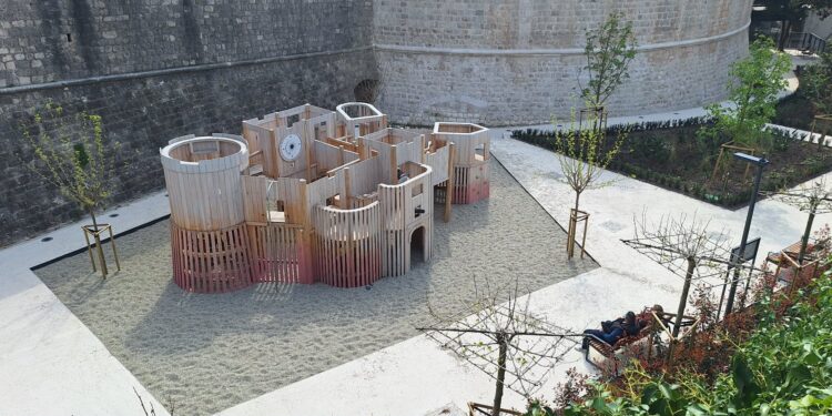 Završen park na Pilama: Novi zeleni dnevni boravak Dubrovnika otvoren građanima, glazba na novim skalinima