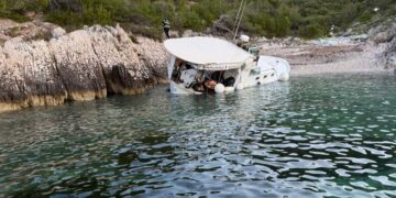 FOTO & VIDEO S MJESTA NESREĆE Doznajemo što se dogodilo u havariji ribarske brodice, oduševit će vas reakcija DVD-a Smokvica