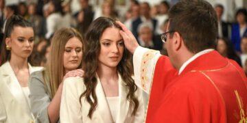 KRIZME I PRIČESTI: Što pokloniti, novac ili zlato. Saznali smo i što je aktualni hit