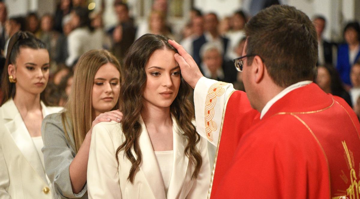 KRIZME I PRIČESTI: Što pokloniti, novac ili zlato. Saznali smo i što je aktualni hit