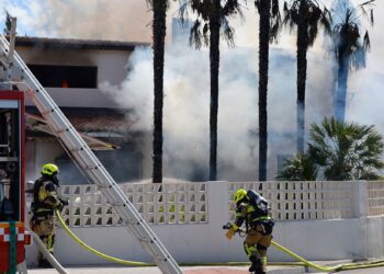Gori kuća u Metkoviću, vatrogasci na terenu. Ima ozlijeđenih