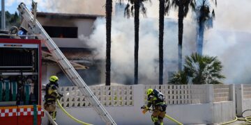 Gori kuća u Metkoviću, vatrogasci na terenu. Ima ozlijeđenih
