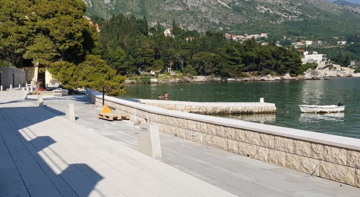 NEMA LABAVO U pješačkoj zoni u središtu općine na jugu zabranjeni romobili