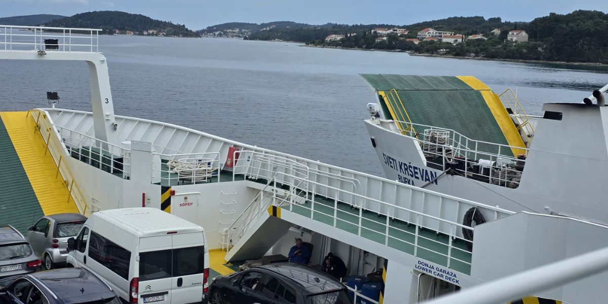 PRESLAGIVANJE FLOTE Valun na remont, Krševan na Mljet, stigao Ilovik