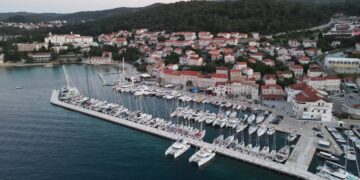 Dobili smo novog regionalnog direktora za jug Hrvatske, potvrdio se radeći na otoku