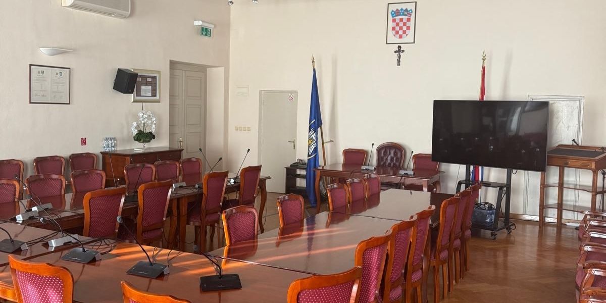 Korčula diže zakup javnih površina, oporba brani ugostitelje, a gradonačelnik interes svih sugrađana