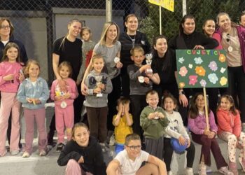 [FOTO] Priča koja topi srca: Igrali se kao djeca, bodrili ih njihovi mali heroji