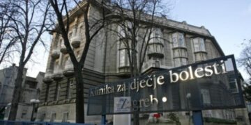 Četrnaestogodišnjak je iz Splita hitno prebačen u Zagreb, velik broj stručnjaka se bori za njegov život