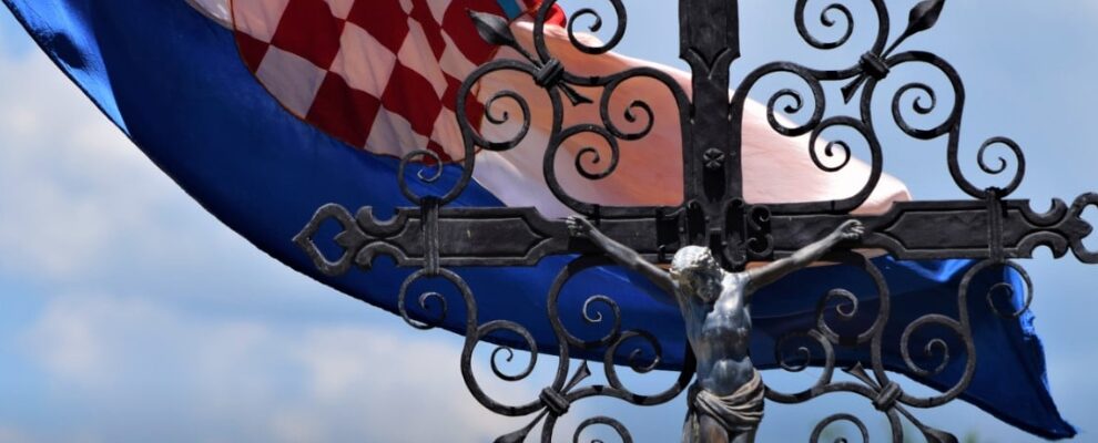 SKANDAL BEZ PRESEDANA: Bacio križ tijekom pogreba, svjedoci tvrde – nije prvi put