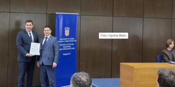 Stiže državni novac za obalnu šetnicu, u igri je Prigradica, danas je uručen ugovor