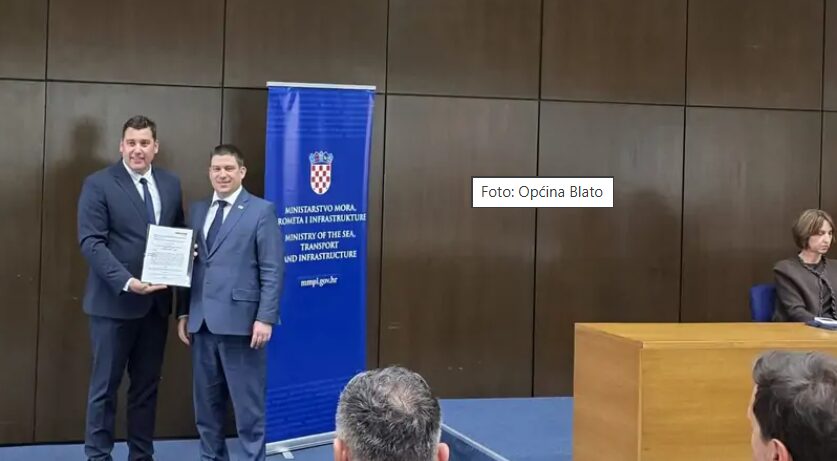 Stiže državni novac za obalnu šetnicu, u igri je Prigradica, danas je uručen ugovor