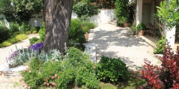 U ČEMU GRIJEŠIMO Male tajne za bujni vrt pun zelenila, ali i zdravih plodova