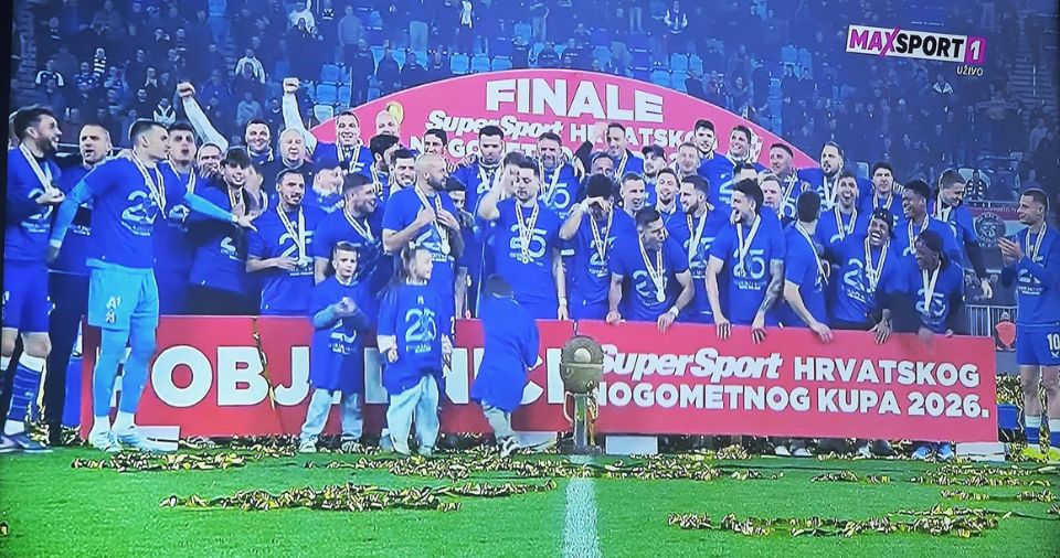 DINAMO OSVOJIO DUPLU KRUNU Stojković srušio Rijeku u kaotičnom finalu Kupa na Opus Areni
